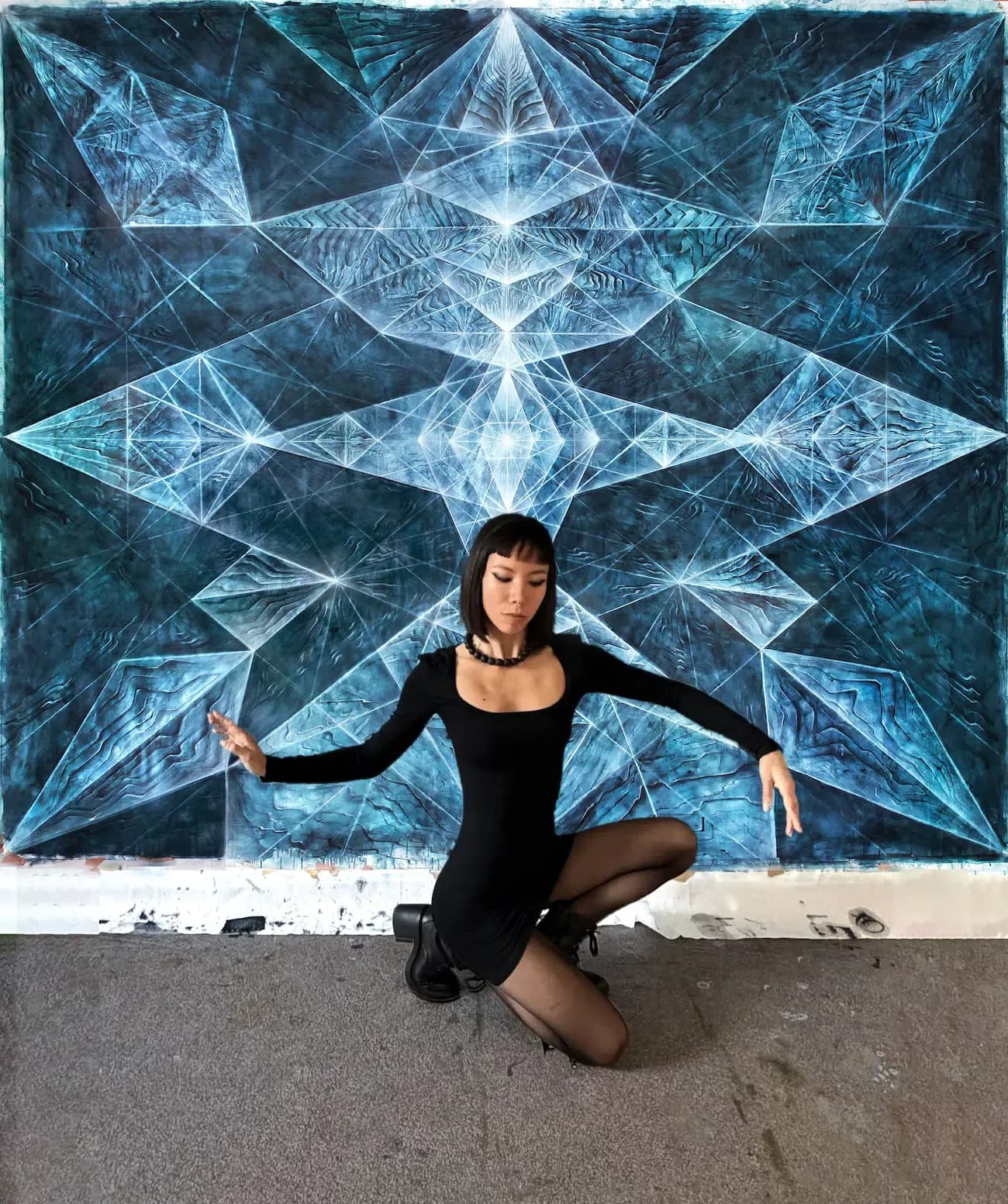 Immersive Paintings Made Through Meditative State Draw Parallels Between the Body and Cosmos